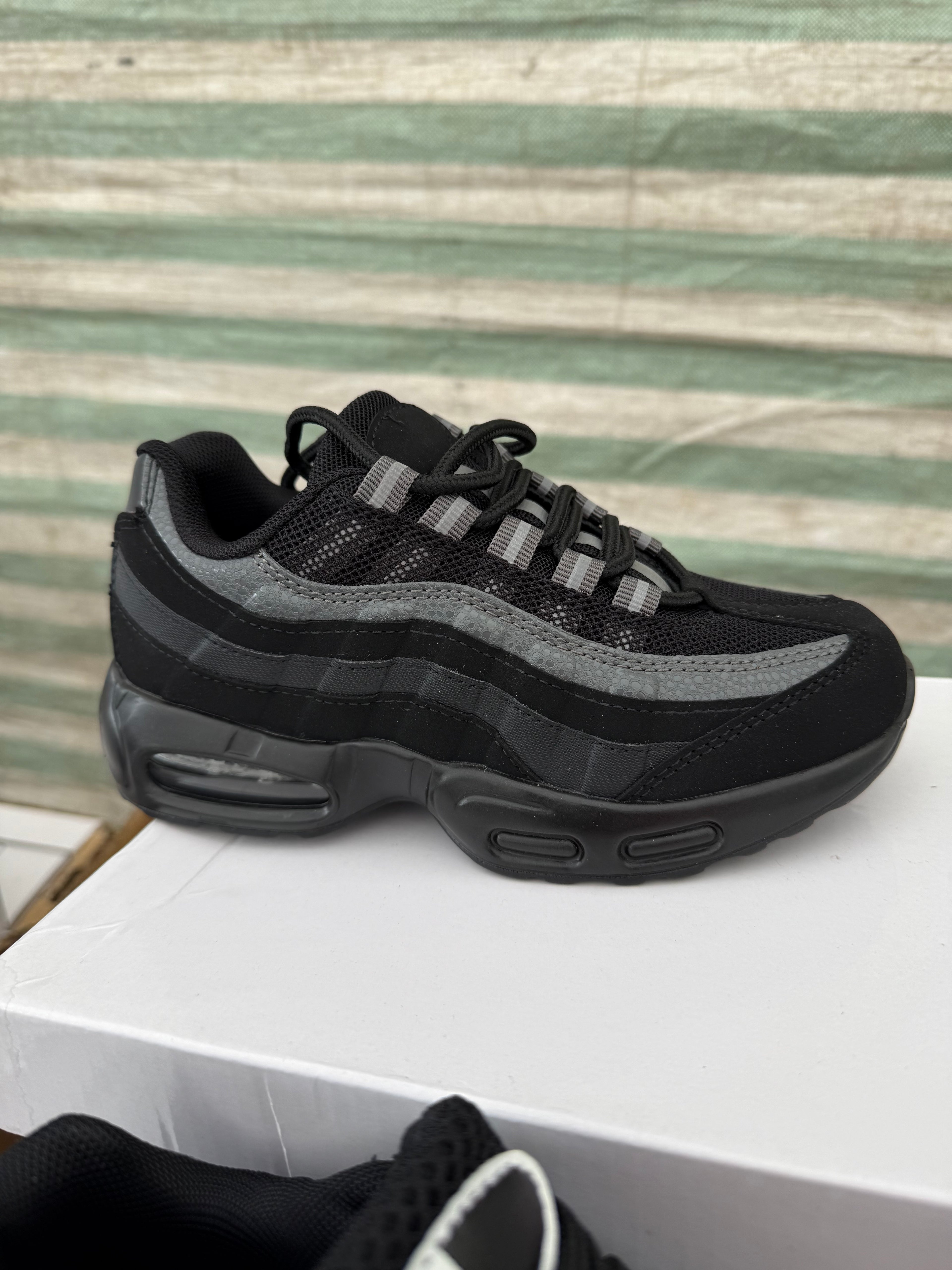 Kids Trainers 2 - Black Grey