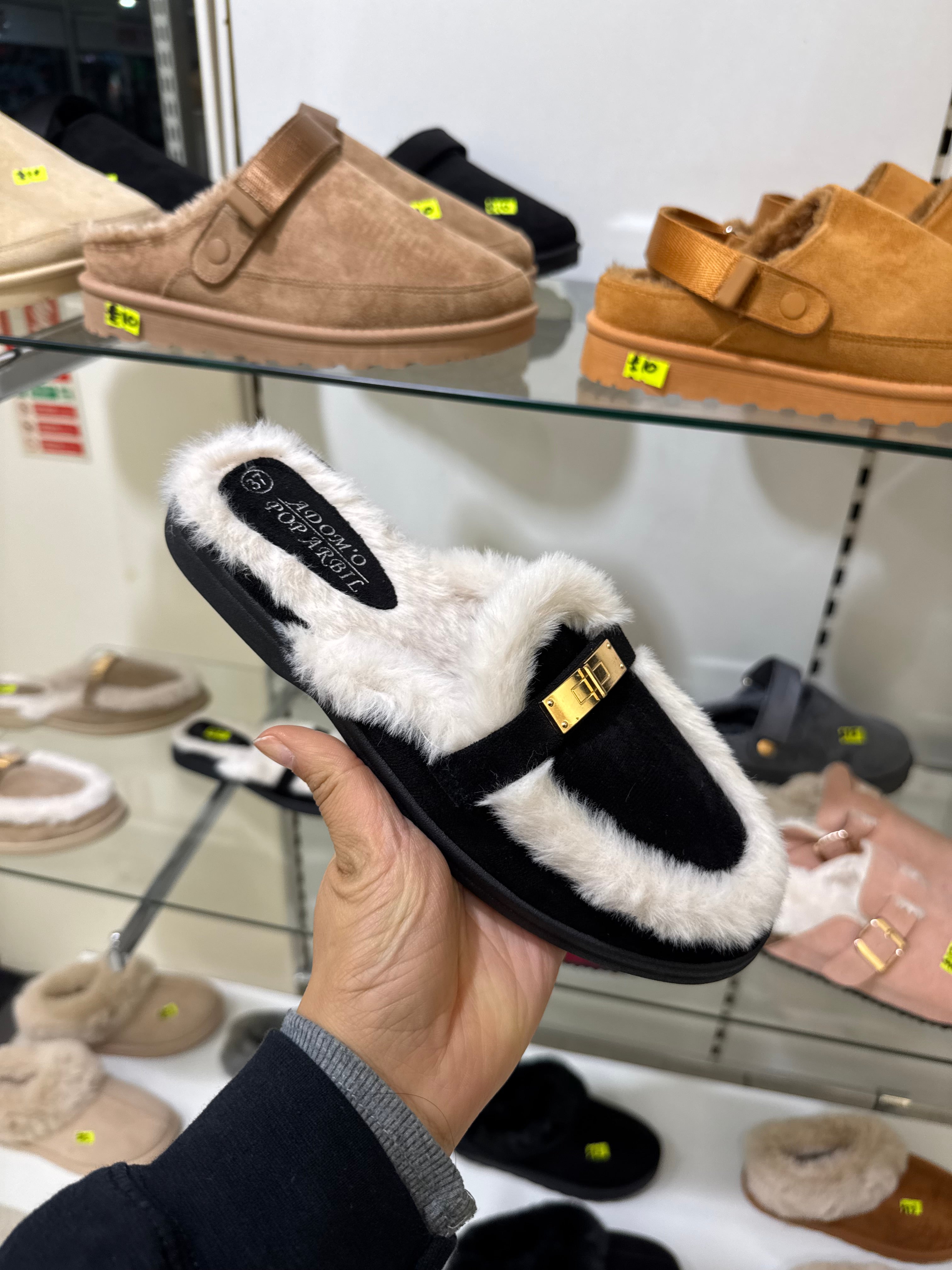 Ladies fluffy slippers