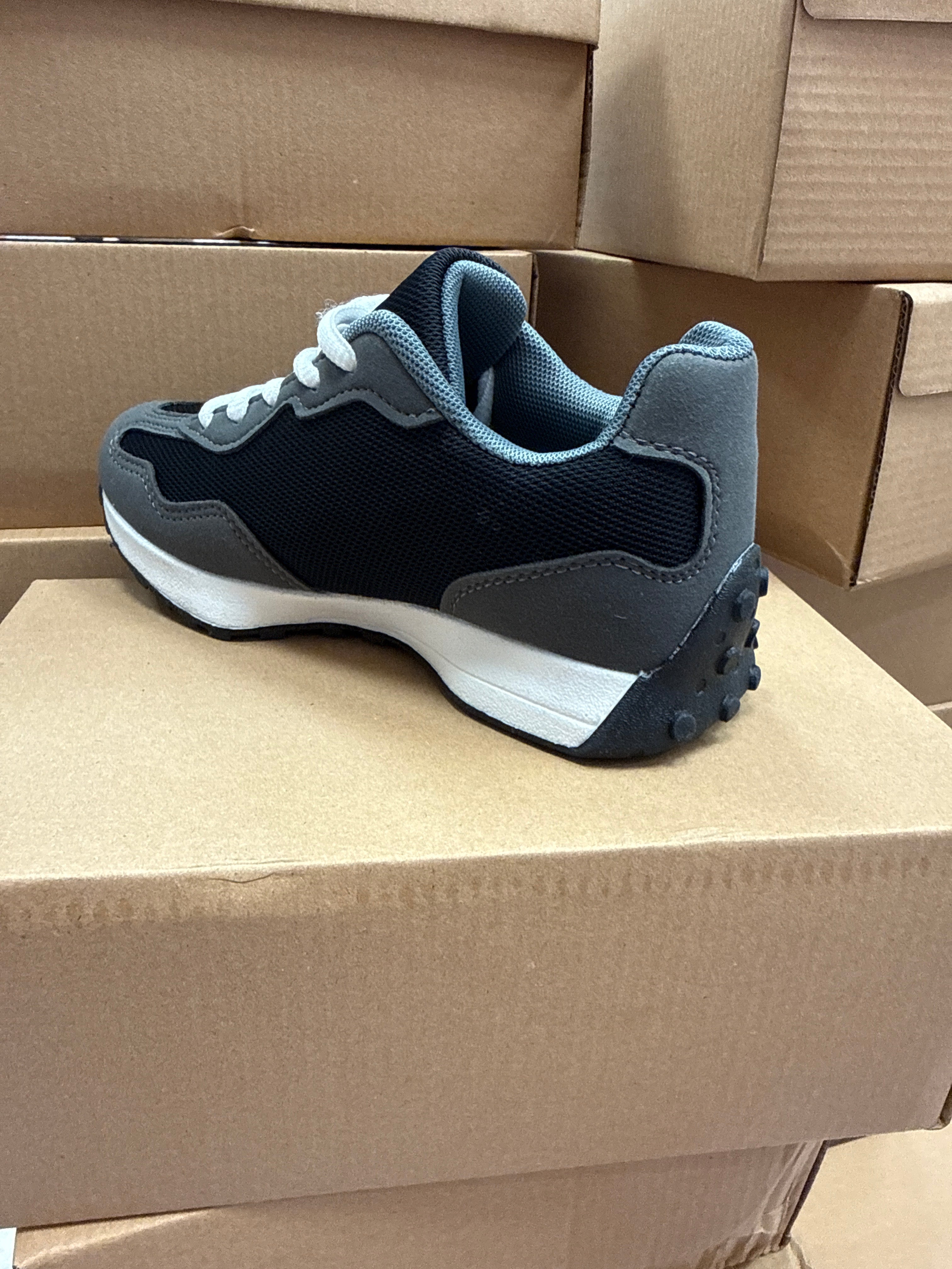 Kids Trainers 10 - Grey Black Red