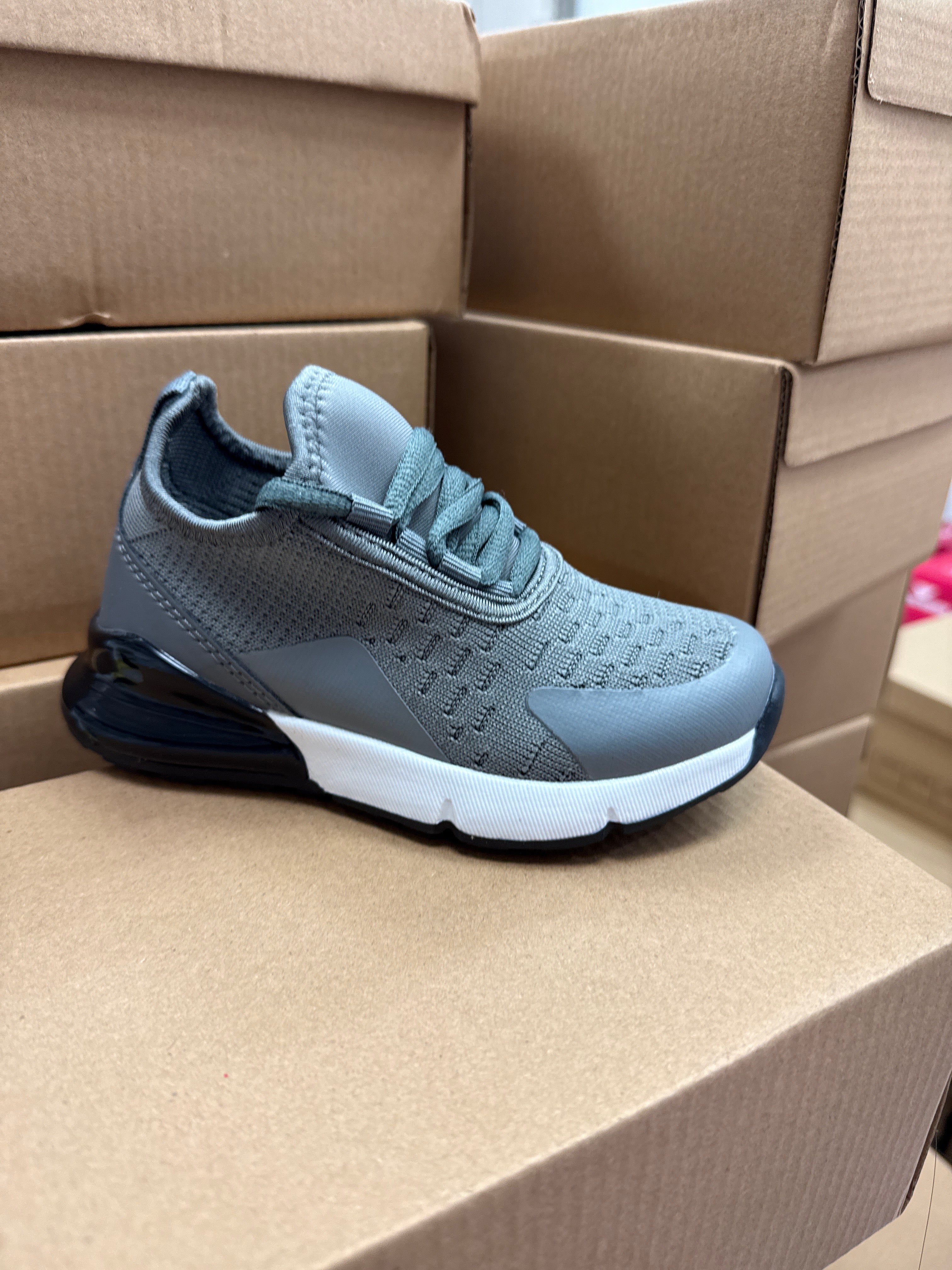 Kids Trainers 7 - Grey
