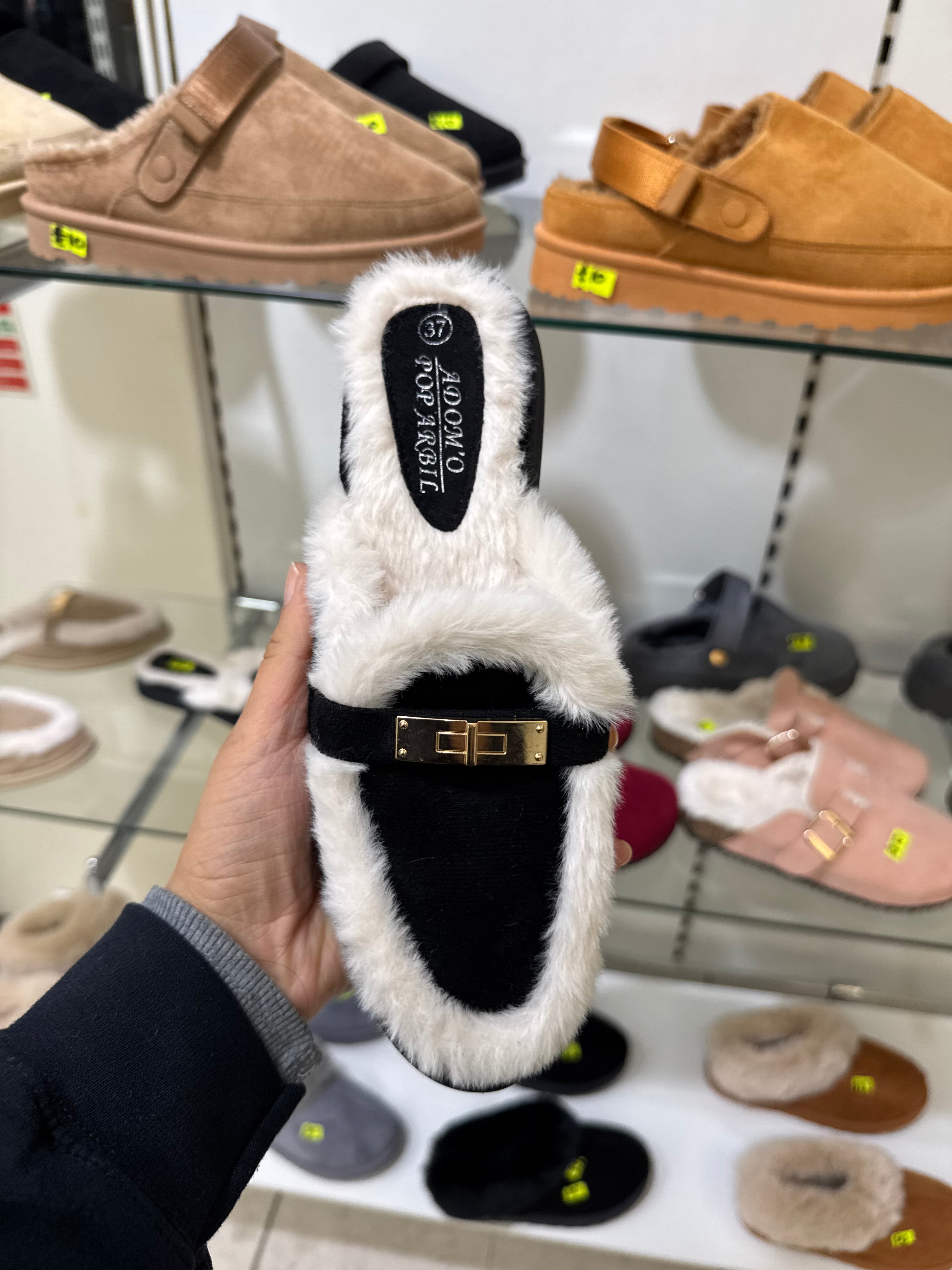 Ladies fluffy slippers