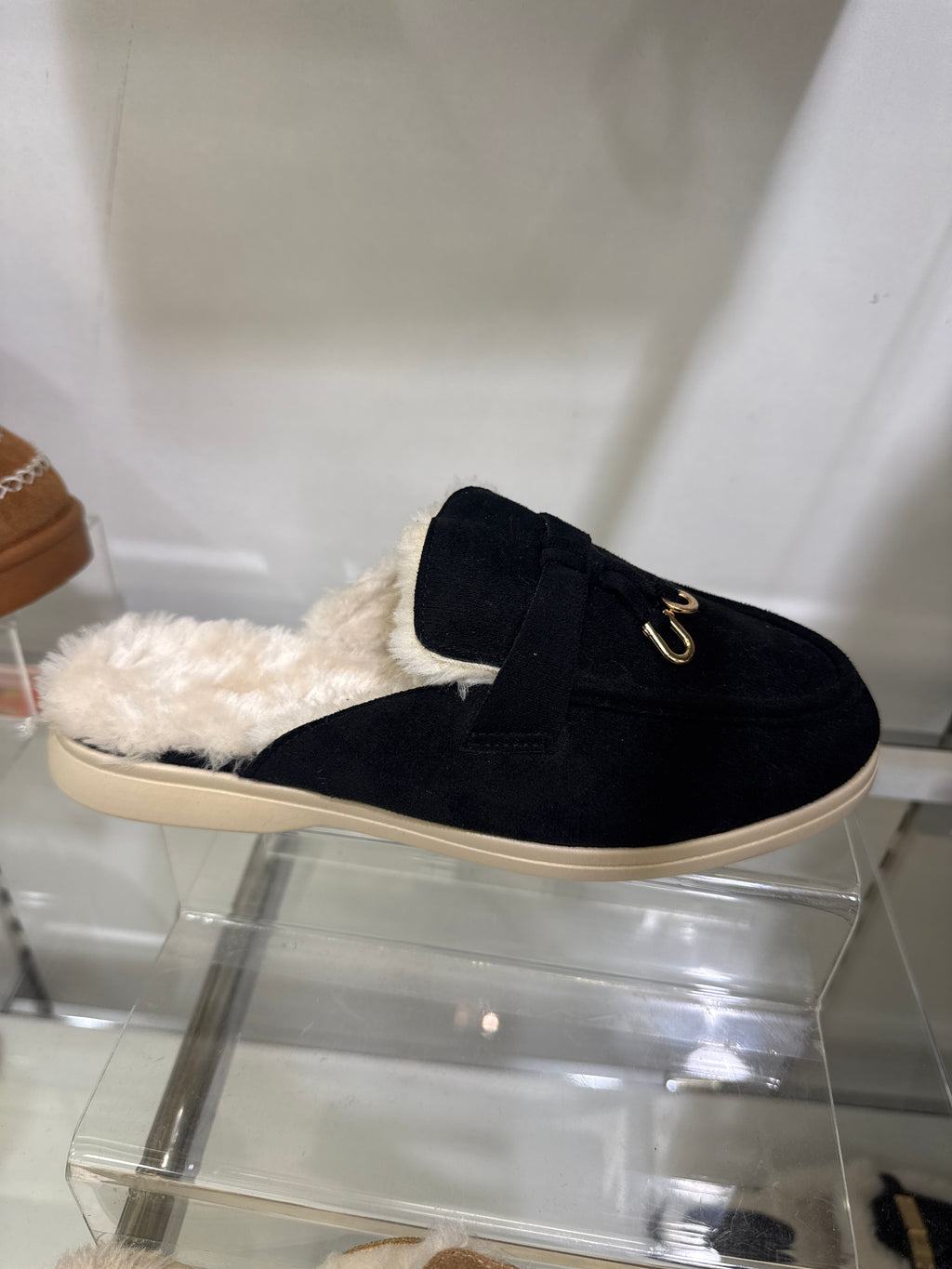 Slipper shoes with gold detail
