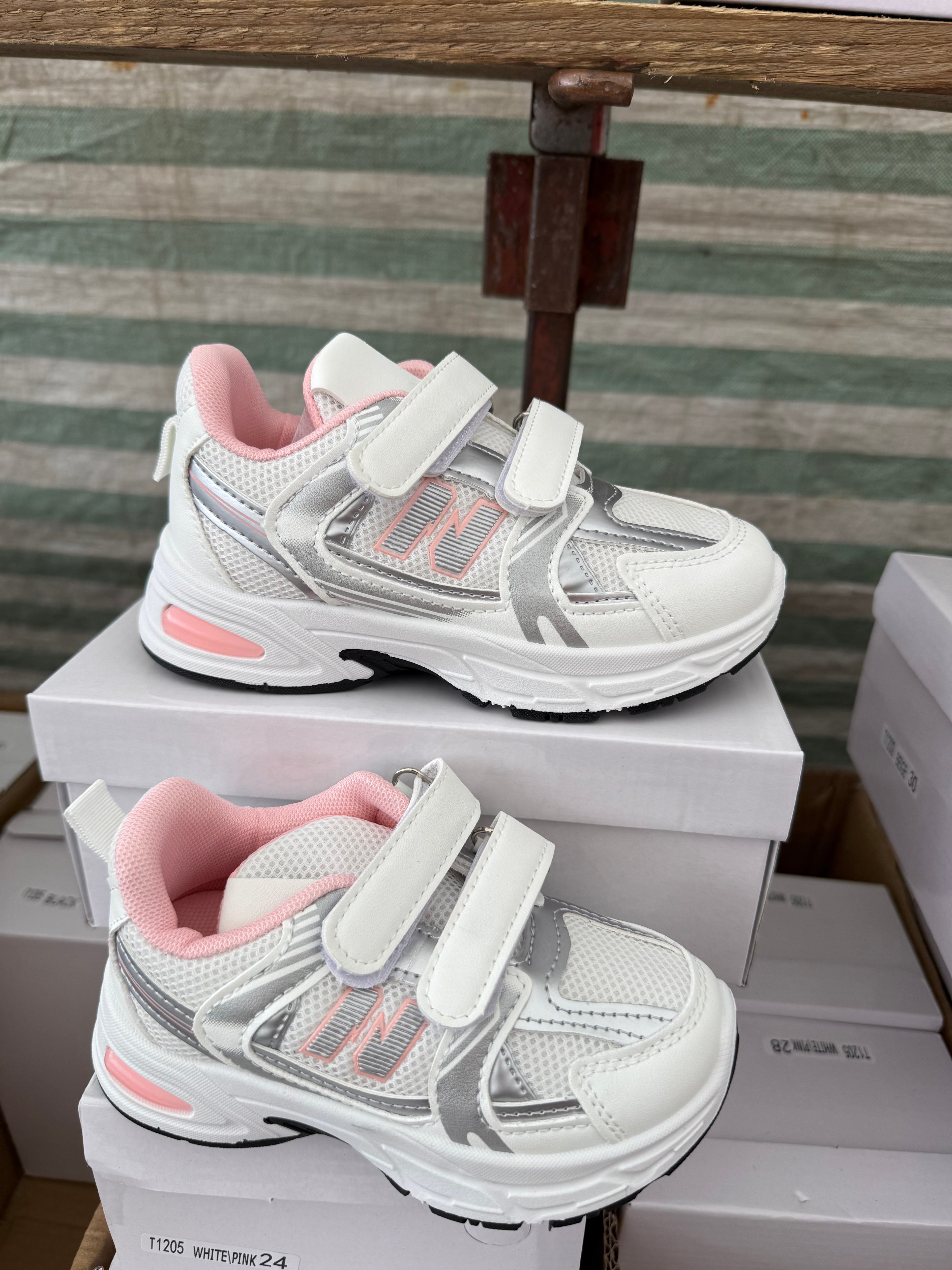 Kids trainers 11 - White Pink