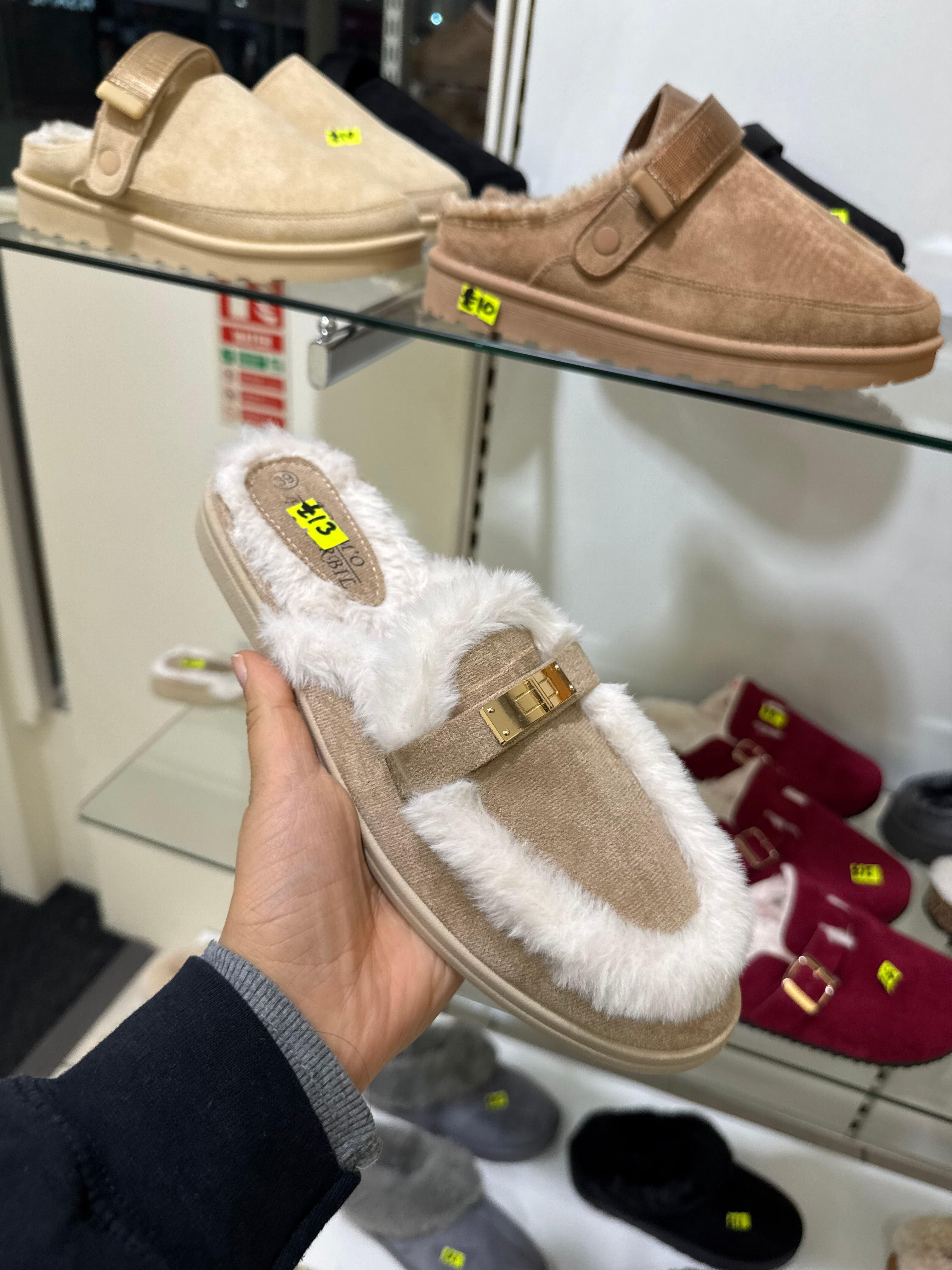 Ladies fluffy slippers