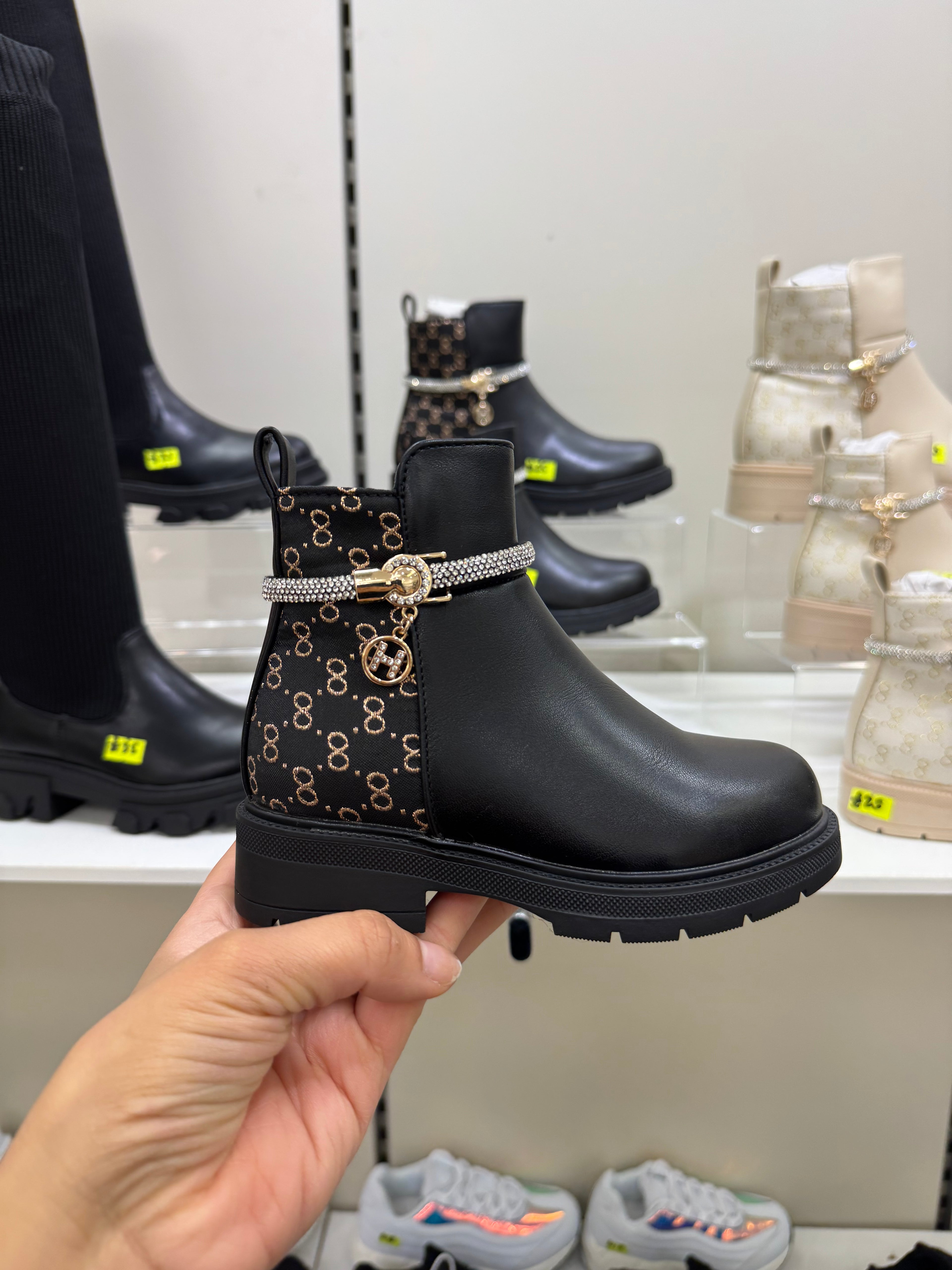 Stylish H girls boots