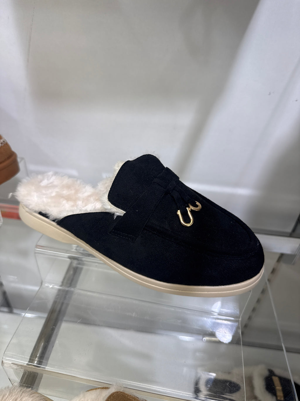 Slipper shoes with gold detail