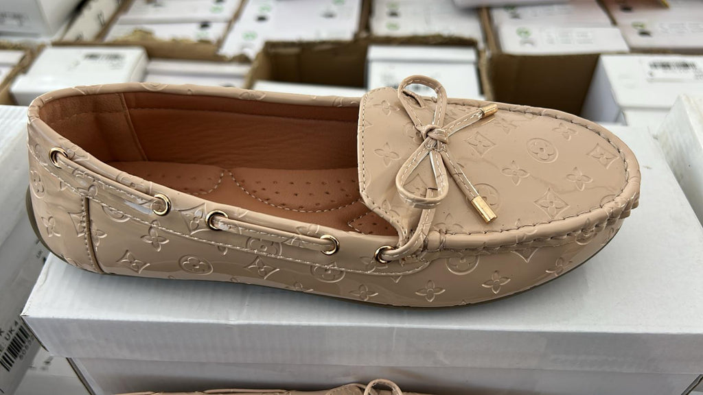 Beige loafers with cute patterns and padded sole with bow details - perfect everyday shoes