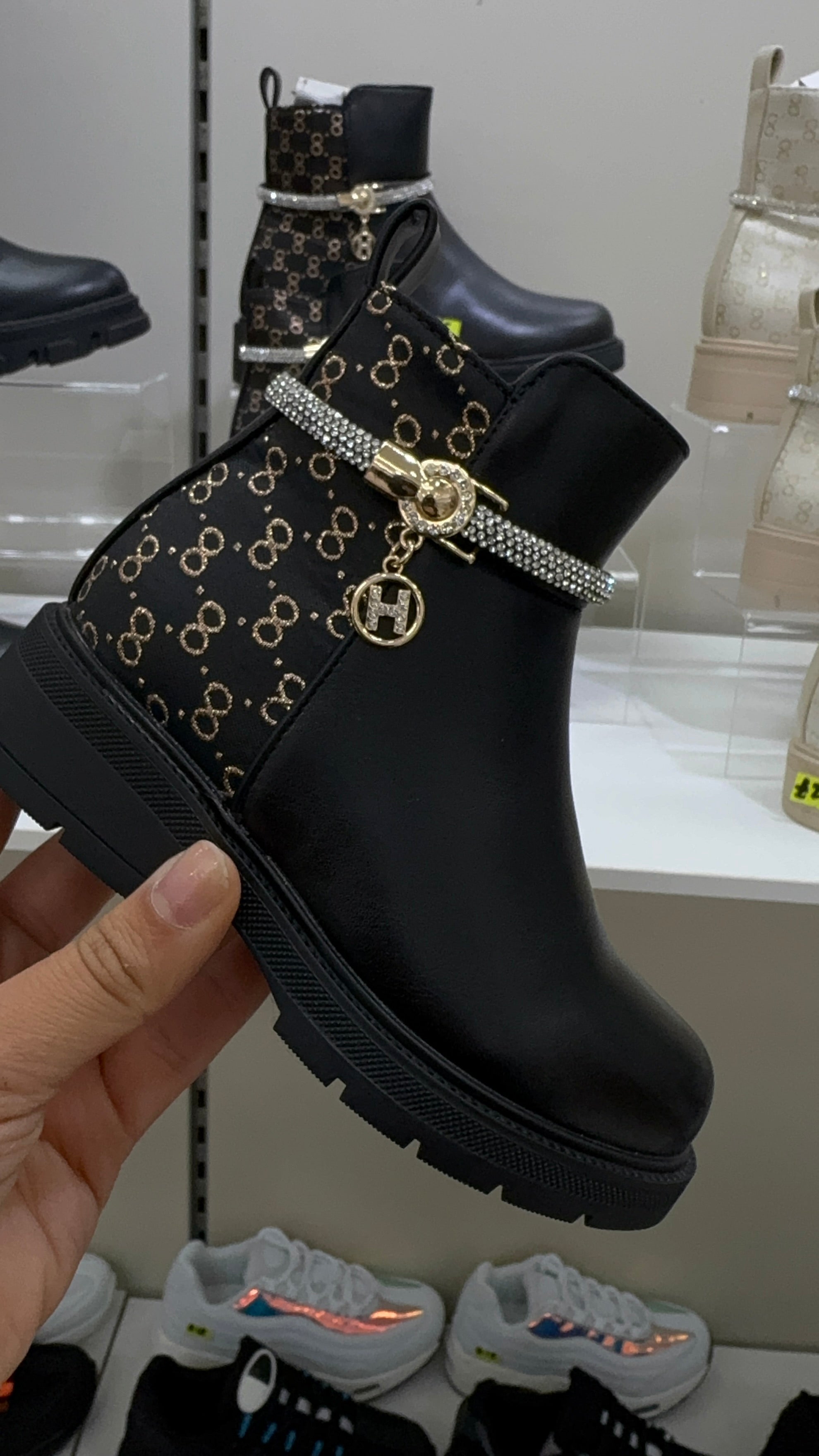 Stylish H girls boots