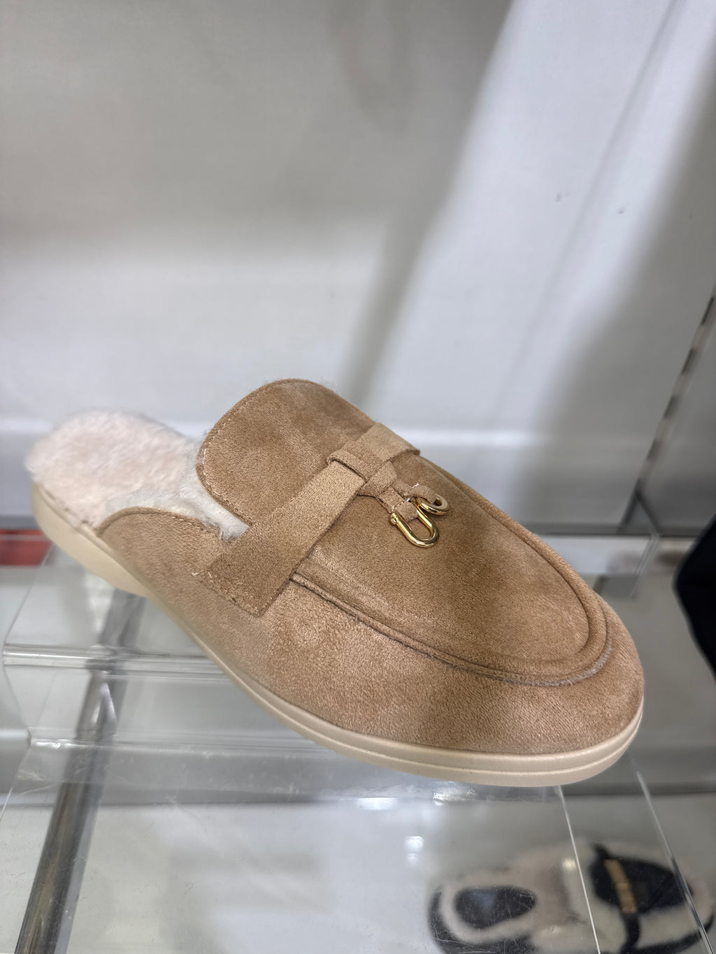 Slipper shoes with gold detail