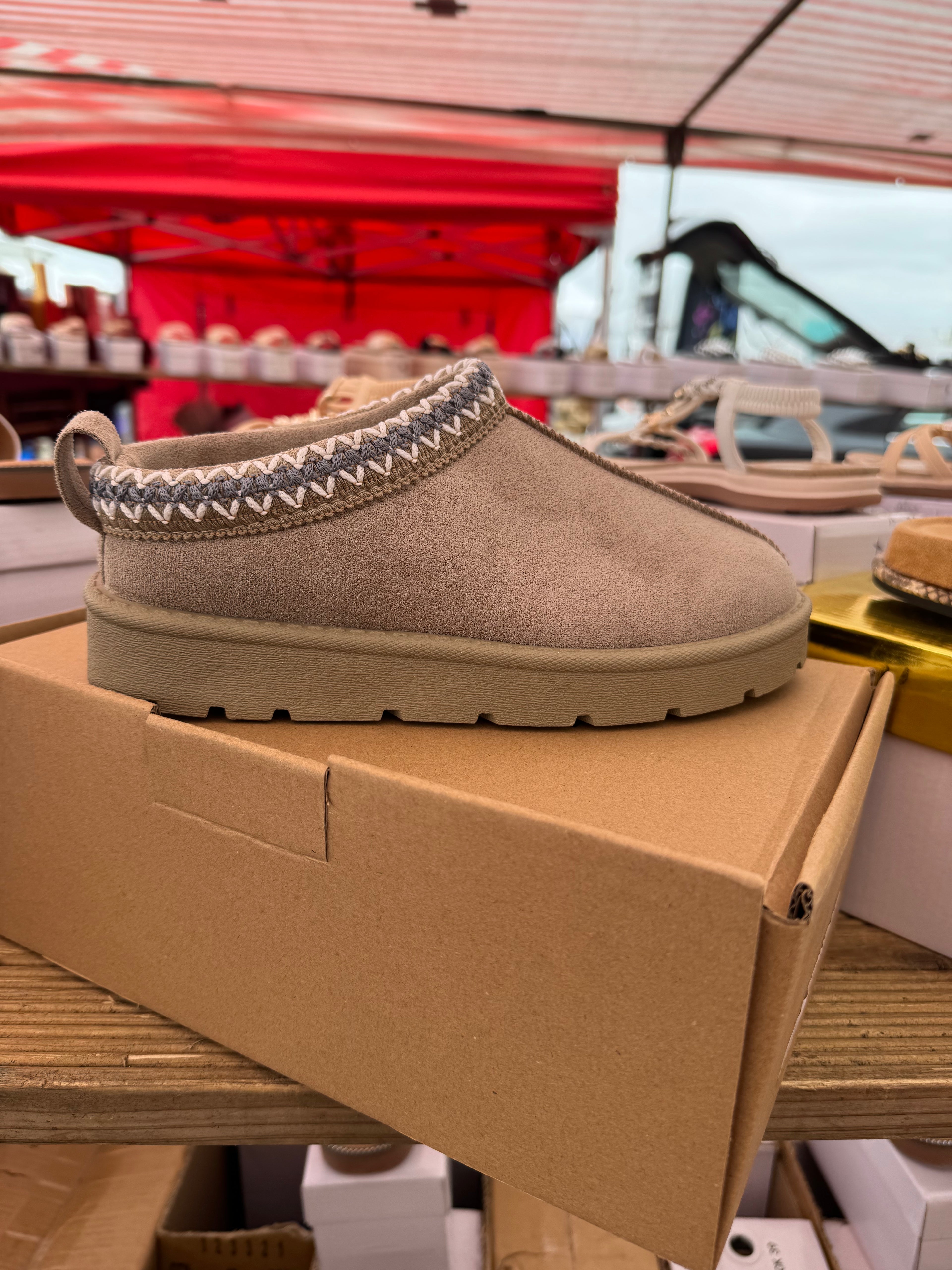 Women's luxury ankle boots with faux fur lining and embroidered cuff