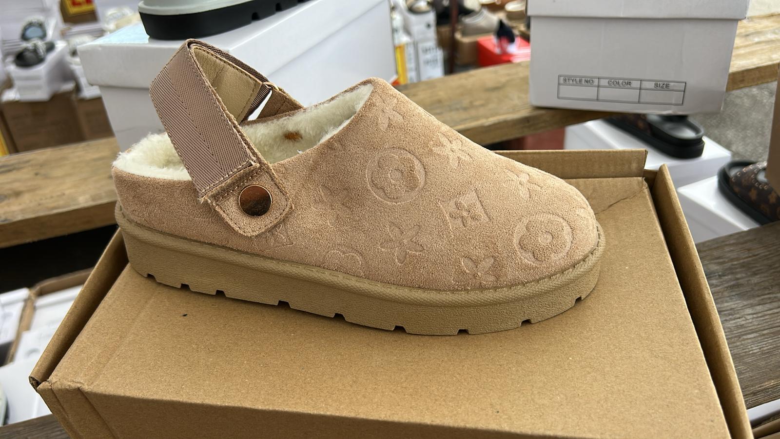 Sandy sliders for ladies with adjustable straps and trendy patterns40d7-b62e-09306e649dba_5c92d53b-f670-4220-bf2e-77c4e6ad046e